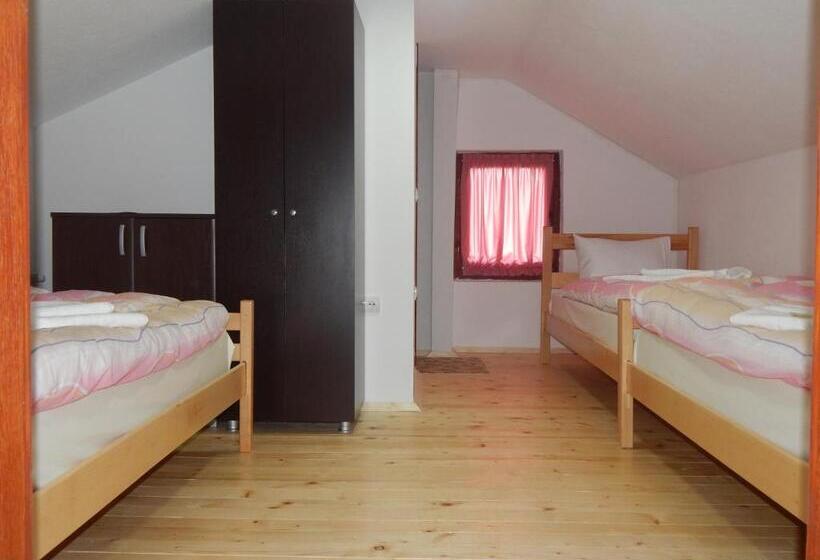 اتاق استاندارد سه نفره, Restoran Antika