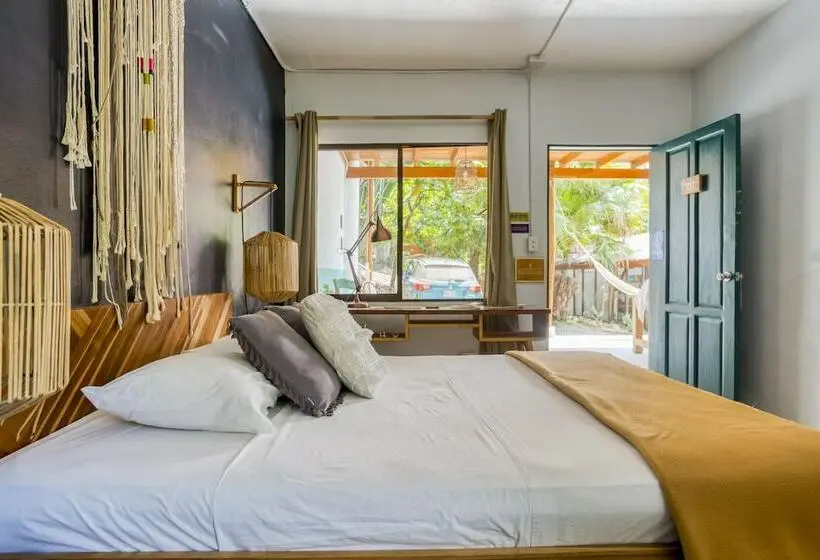 اتاق لوکس, Selina Santa Teresa North   Hostel