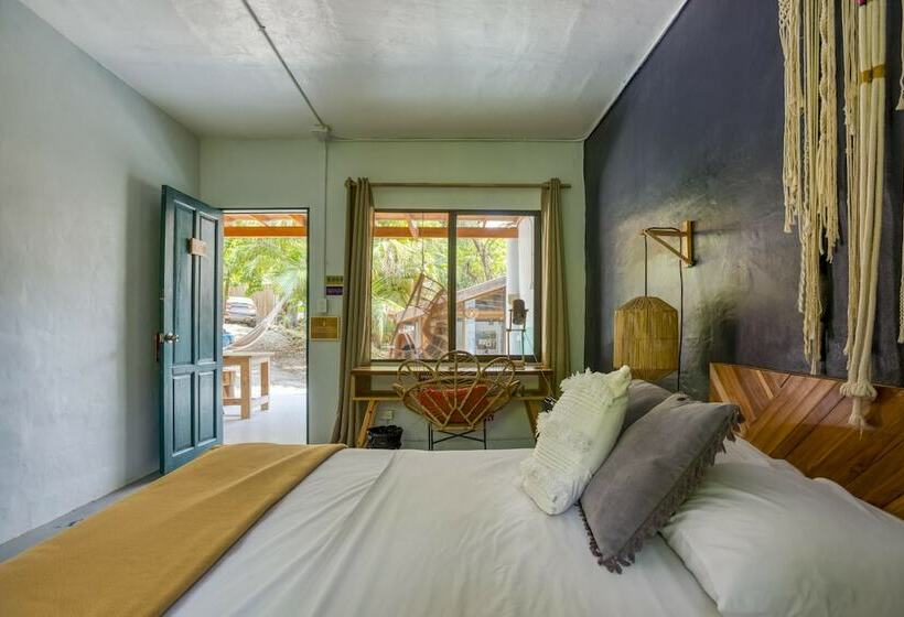 基本房间共用浴室, Selina Santa Teresa North   Hostel