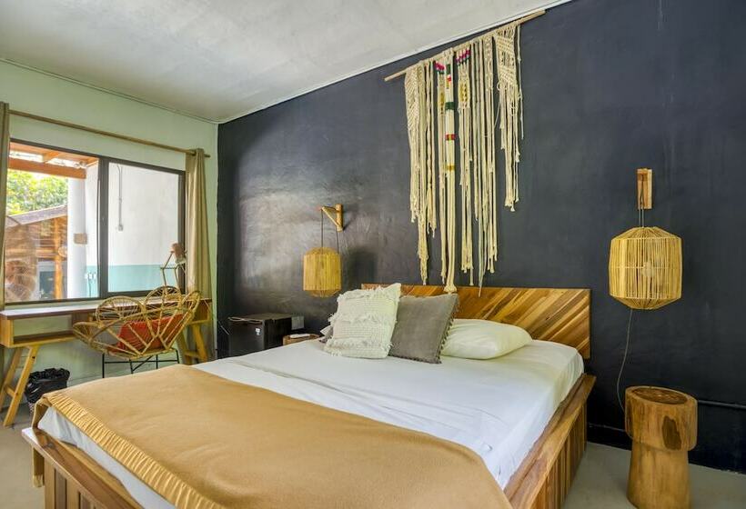 基本房间共用浴室, Selina Santa Teresa North   Hostel