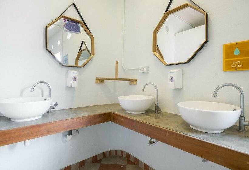 基本房间共用浴室, Selina Santa Teresa North   Hostel