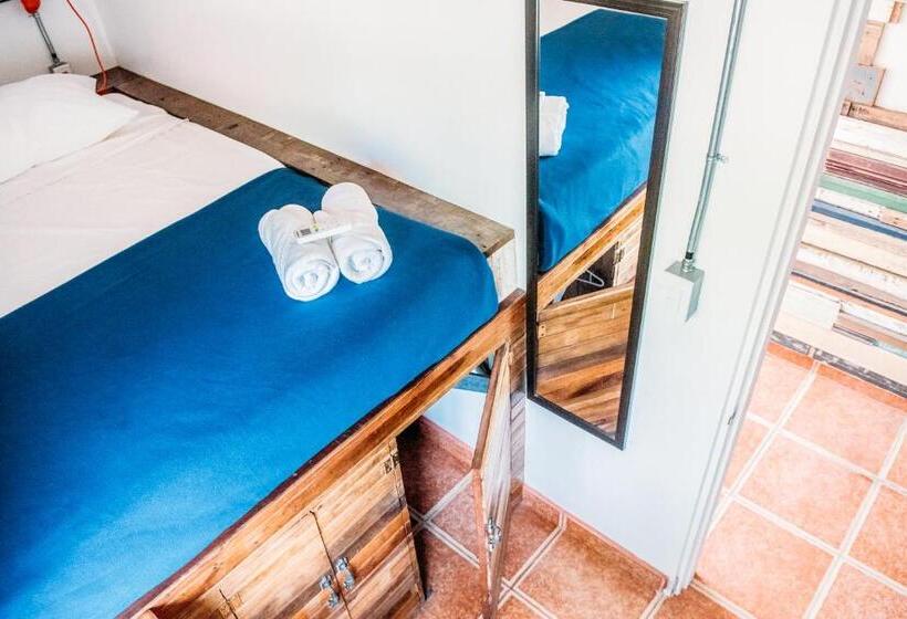 基本房间共用浴室, Selina Santa Teresa North   Hostel