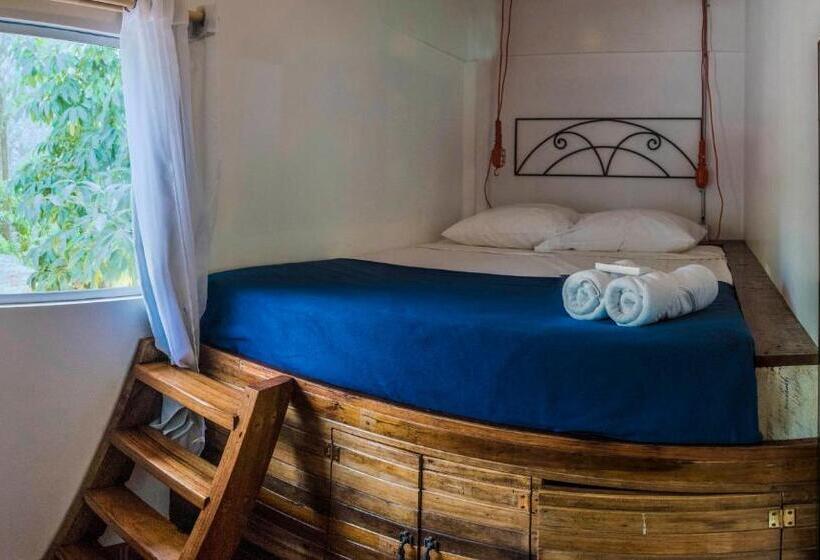 基本房间共用浴室, Selina Santa Teresa North   Hostel