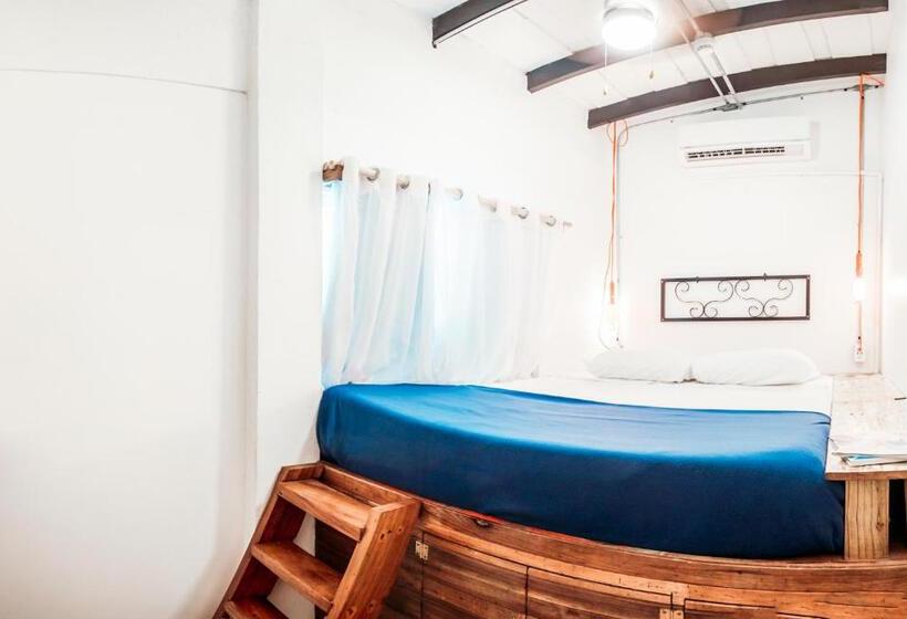 기본 룸 공용 욕실, Selina Santa Teresa North   Hostel