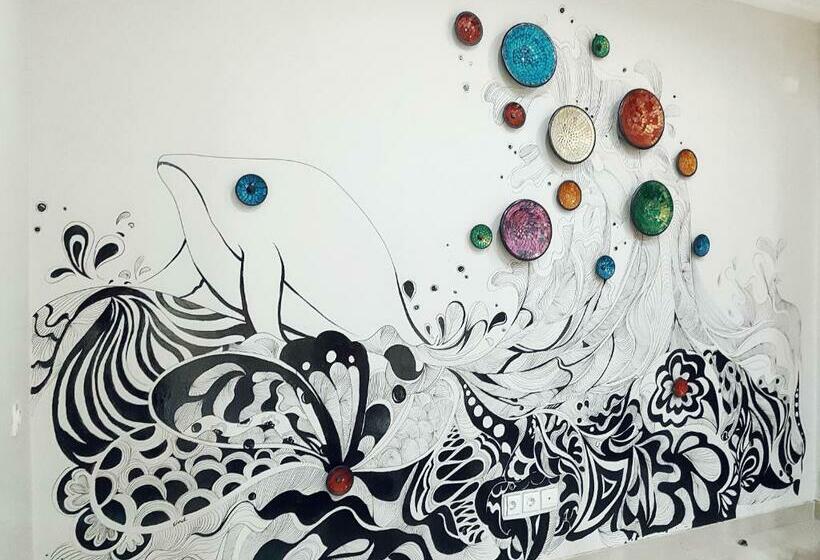 سرير فى غرفة مشتركه, Nuka Beach Inn