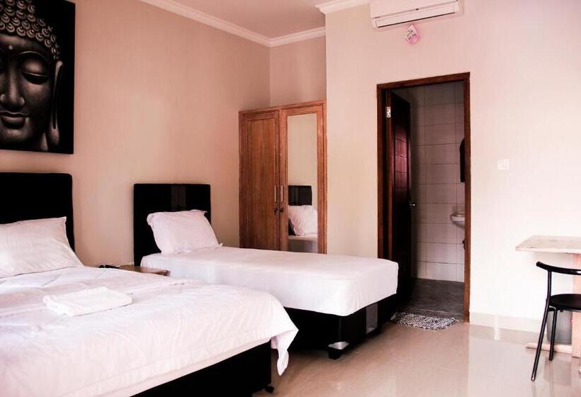 غرفة قياسية ثلاثية, Nuka Beach Inn