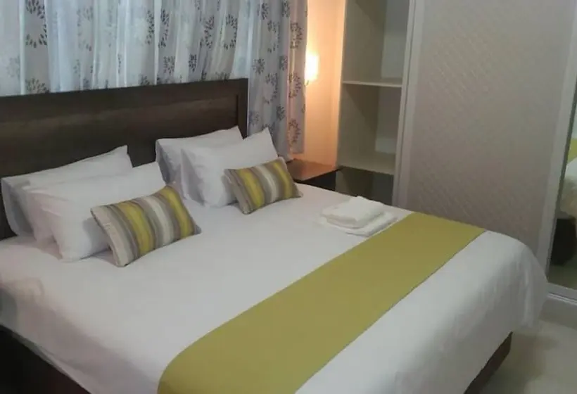 اتاق استاندارد, First Avenue Guest House