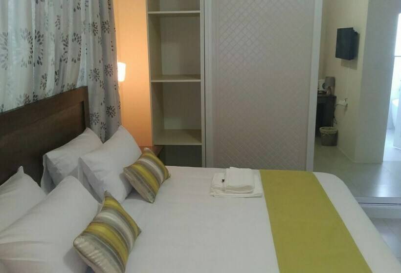 اتاق استاندارد, First Avenue Guest House