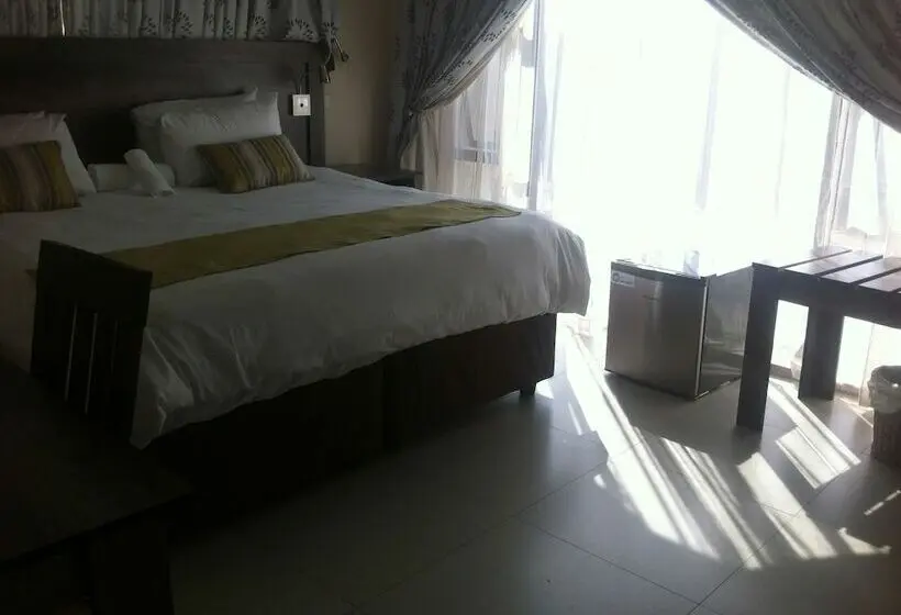 اتاق استاندارد, First Avenue Guest House