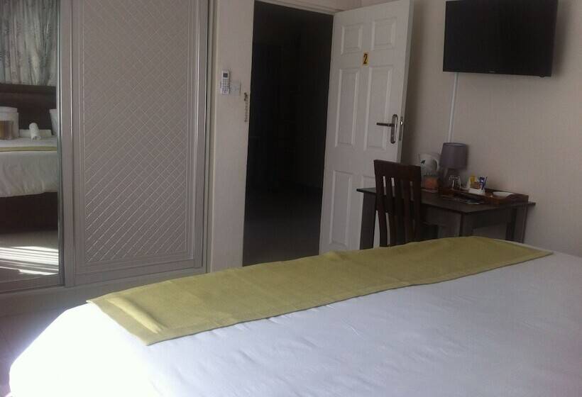 اتاق استاندارد, First Avenue Guest House