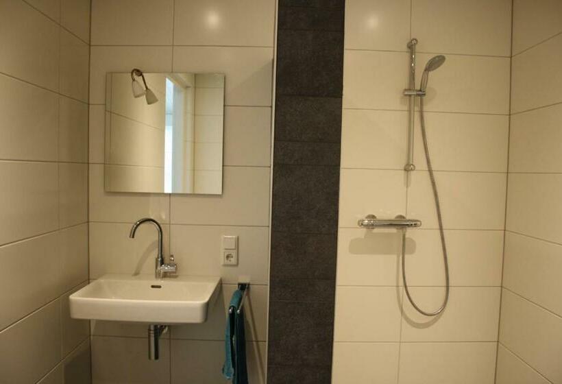 Quarto Deluxe, Klein Amerika