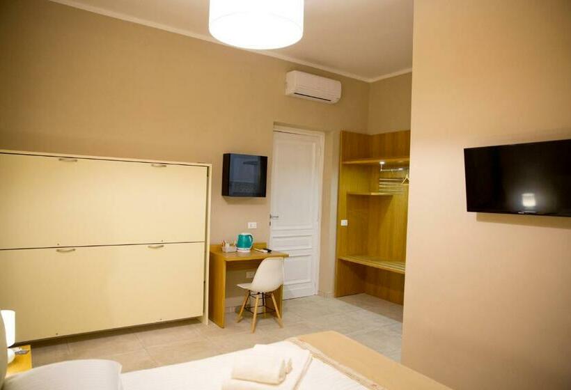 اتاق استاندارد چهار تخته, Svevo