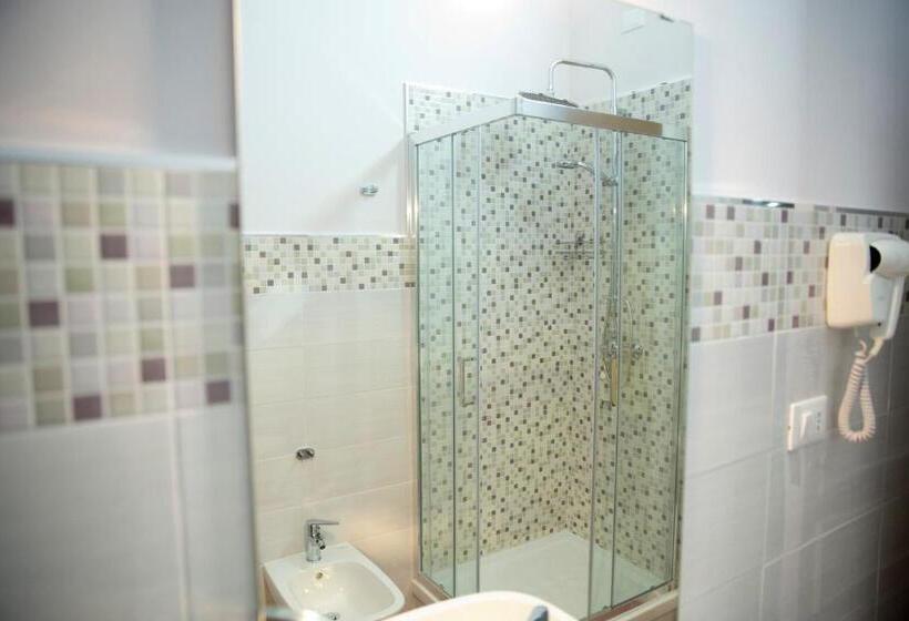 اتاق استاندارد چهار تخته, Svevo