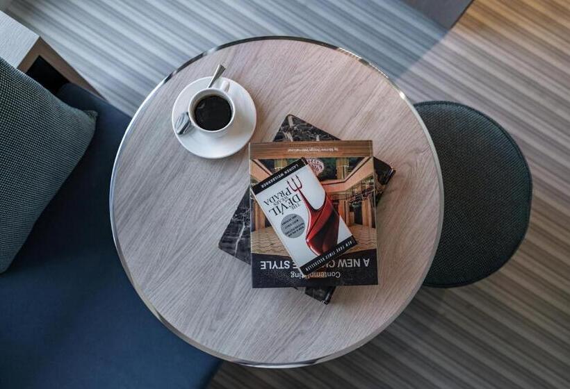 سوییت لوکس, Greet Inn