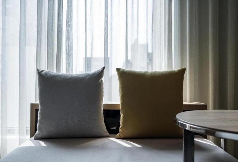 سوییت لوکس, Greet Inn