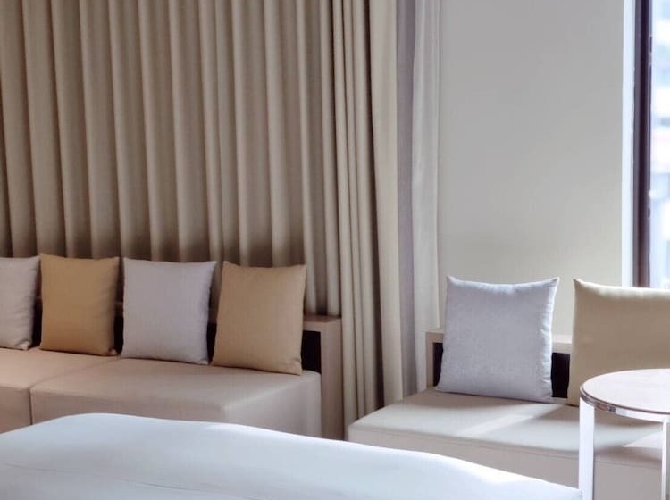 سوییت لوکس, Greet Inn