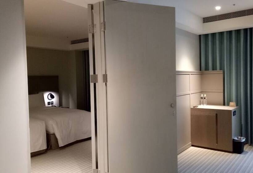 اتاق لوکس, Greet Inn