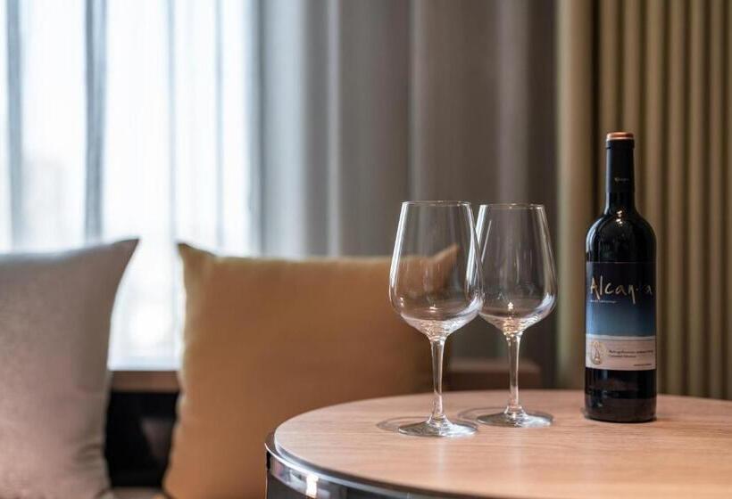 سوییت اجرایی, Greet Inn