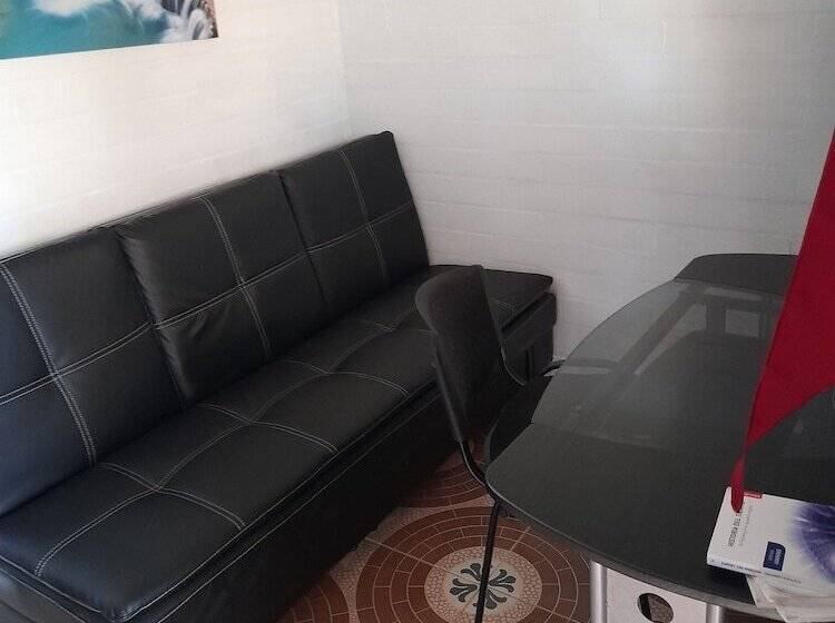 デラックスルーム, Hollywood Paradise Zf