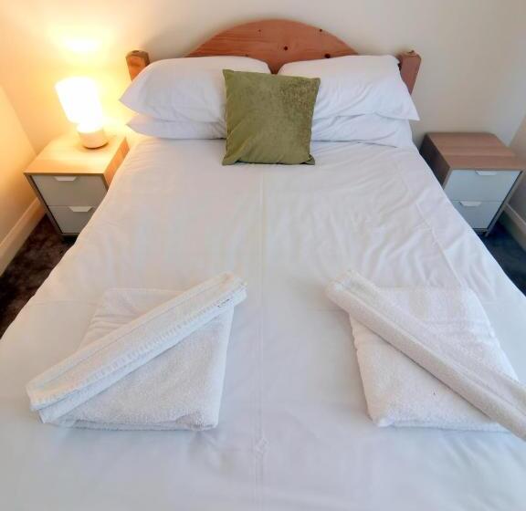 Апартаменты 3 Спальни, Morecambe Rooms