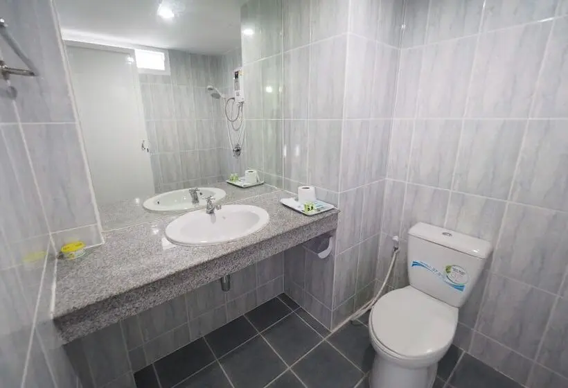 Standard Kolmen Hengen Huone, Phuhi
