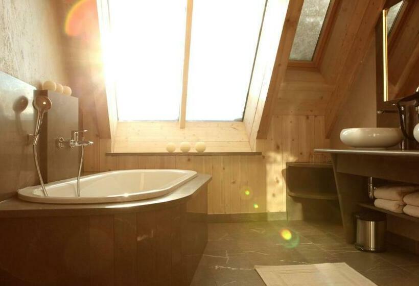 سوییت با چشمانداز کوه, Schneekarhütte