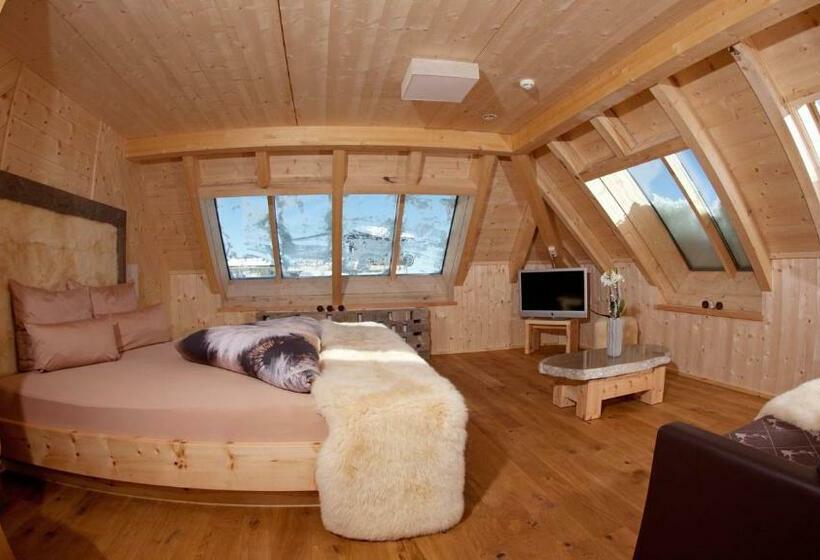 سوییت با چشمانداز کوه, Schneekarhütte