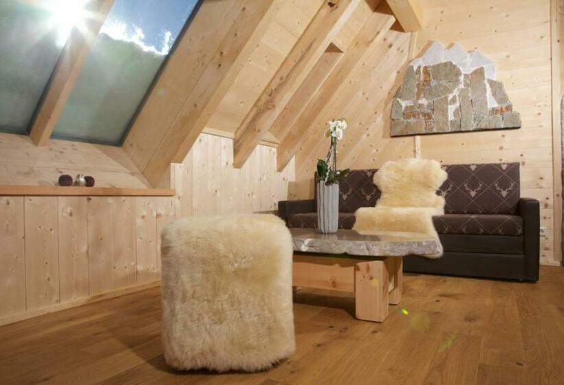 سوییت با چشمانداز کوه, Schneekarhütte