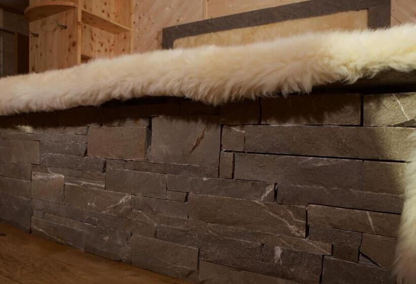 سوییت با چشمانداز کوه, Schneekarhütte