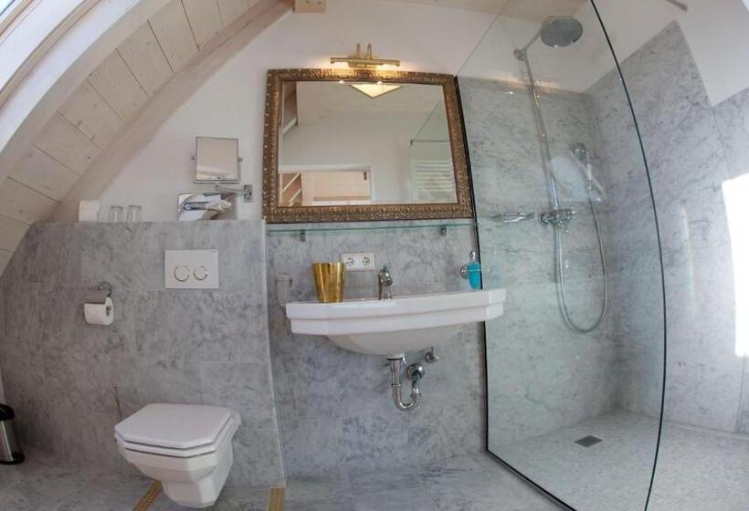 سوییت با چشمانداز کوه, Schneekarhütte