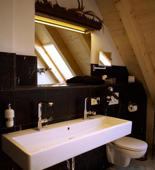 Deluxe Suite King Bed, Schneekarhütte