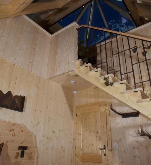 Deluxe Suite King Bed, Schneekarhütte