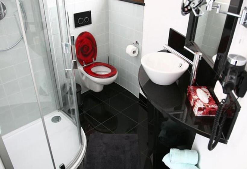 سوئیت جونیور با چشمانداز کوهستان, Schneekarhütte