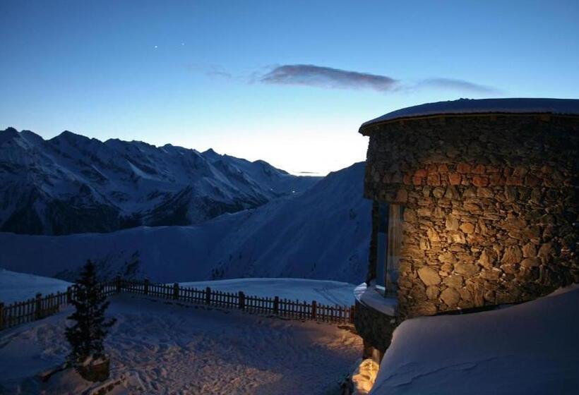 سوئیت جونیور با چشمانداز کوهستان, Schneekarhütte