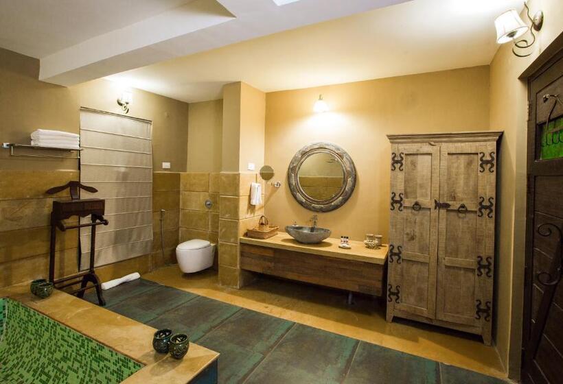 חדר דחוקס עם מיטת קינג, Vannraj Resort And Spa