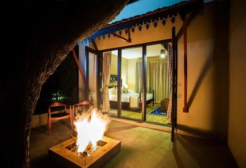 キングサイズベッドのデラックスルーム, Vannraj Resort And Spa
