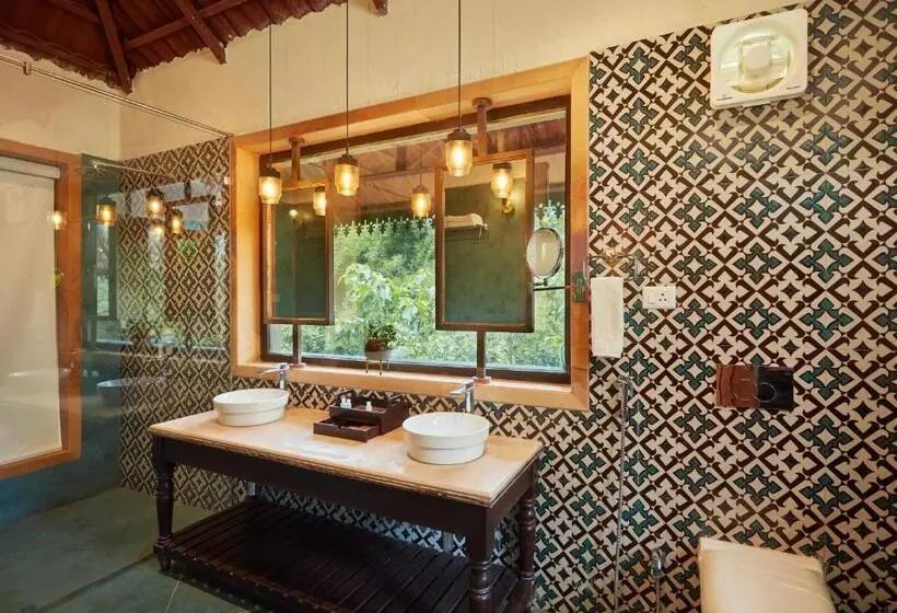 バルコニー付きデラックスルーム, Vannraj Resort And Spa