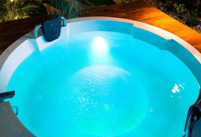 デラックスバンガロー, Village Susegat Beach Resort