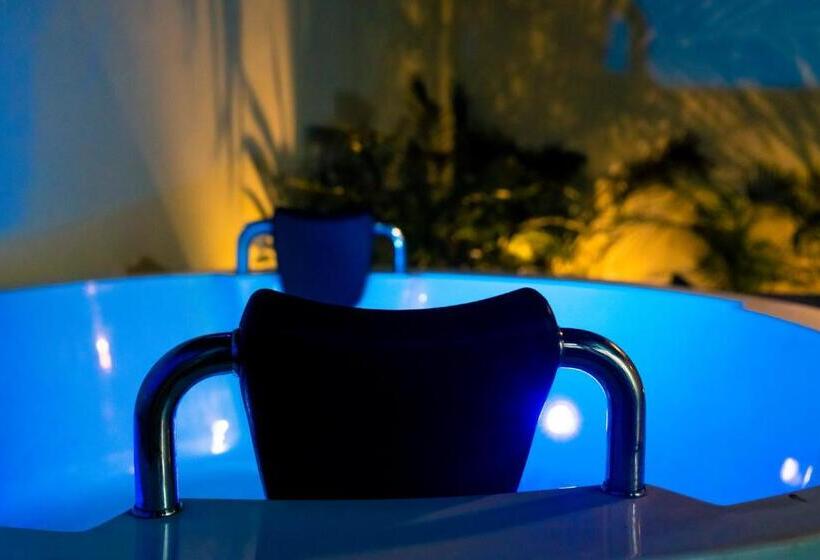 デラックスバンガロー, Village Susegat Beach Resort