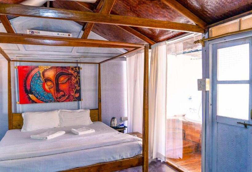 デラックスバンガロー, Village Susegat Beach Resort