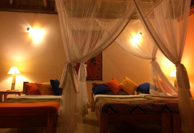 اتاق خانوادگی, Wild Tracks Overland Camp