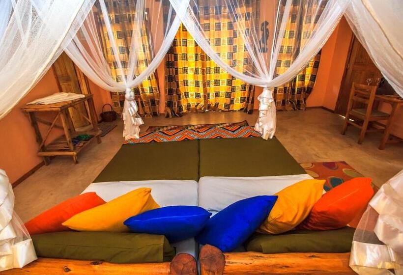 اتاق خانوادگی, Wild Tracks Overland Camp