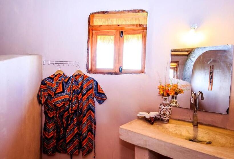 اتاق خانوادگی, Wild Tracks Overland Camp