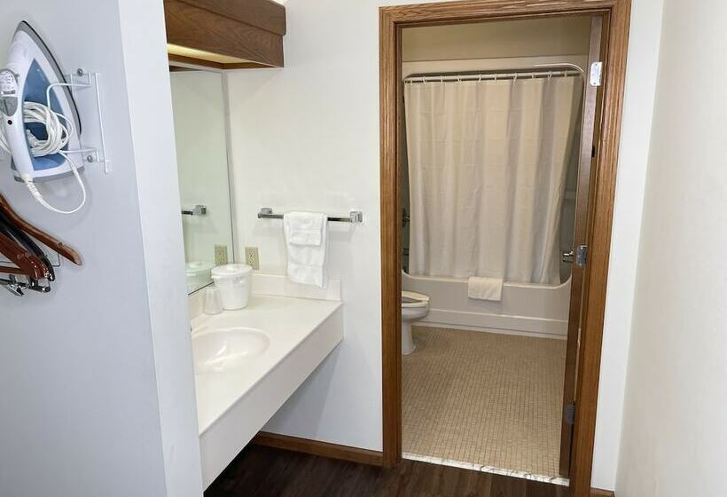 스탠다드 룸 퀸사이즈 침대, Farmstead Inn And Conference Center