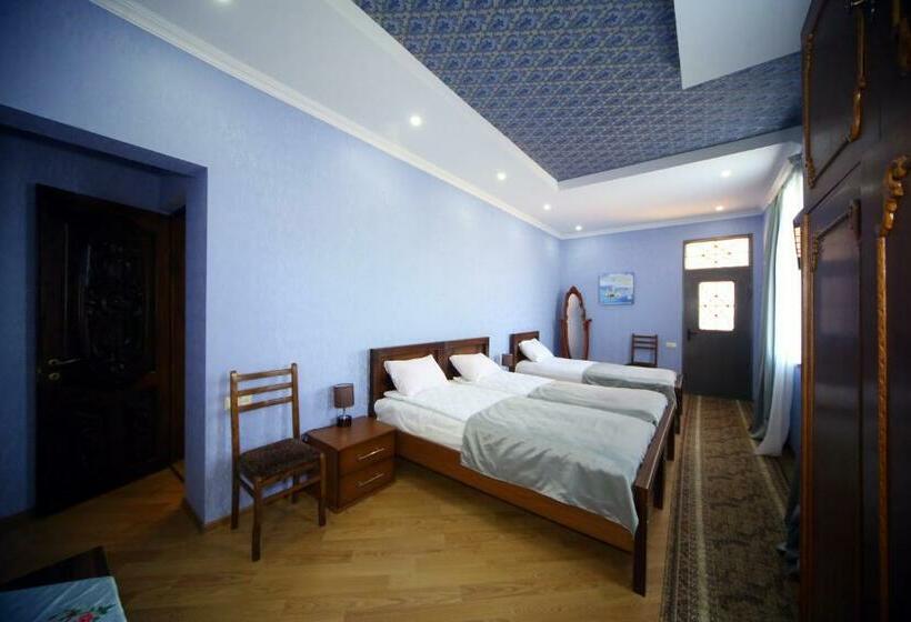 اتاق استاندارد سه تخته با بالکن, Harmony