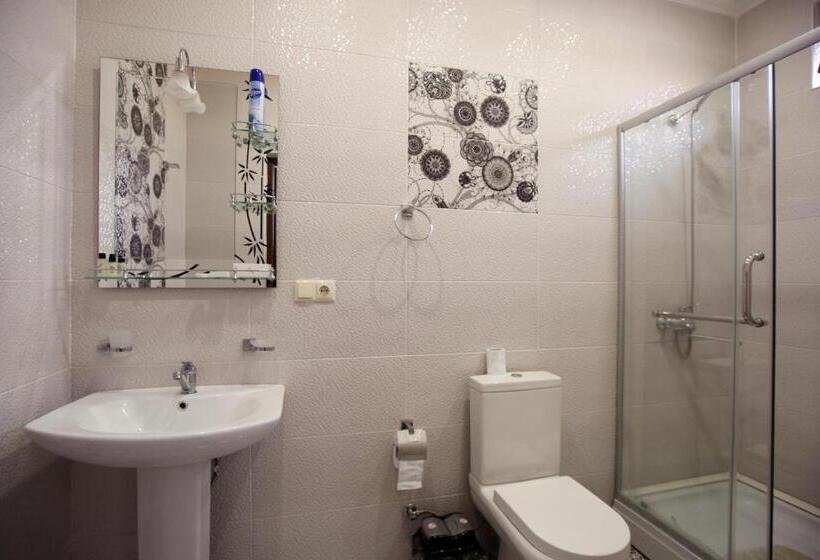 سوئیت با بالکن, Harmony