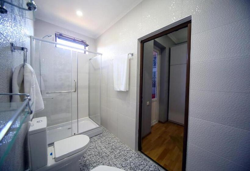 سوئیت با بالکن, Harmony