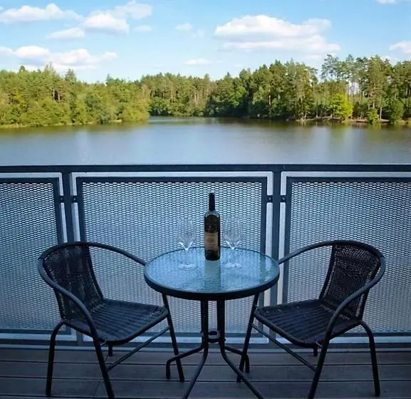 Standard Kolmen Hengen Huone Parveke, &wellness Knížecí Rybník