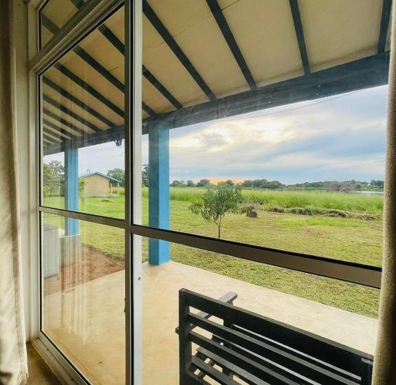 Quarto Estandar Vista Lago, Birdwing Sigiriya