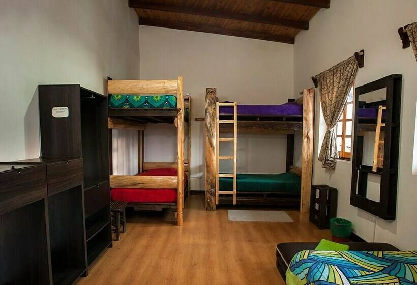 تختخواب در اتاق مشترک, Casa Hospedaje La Bohemia